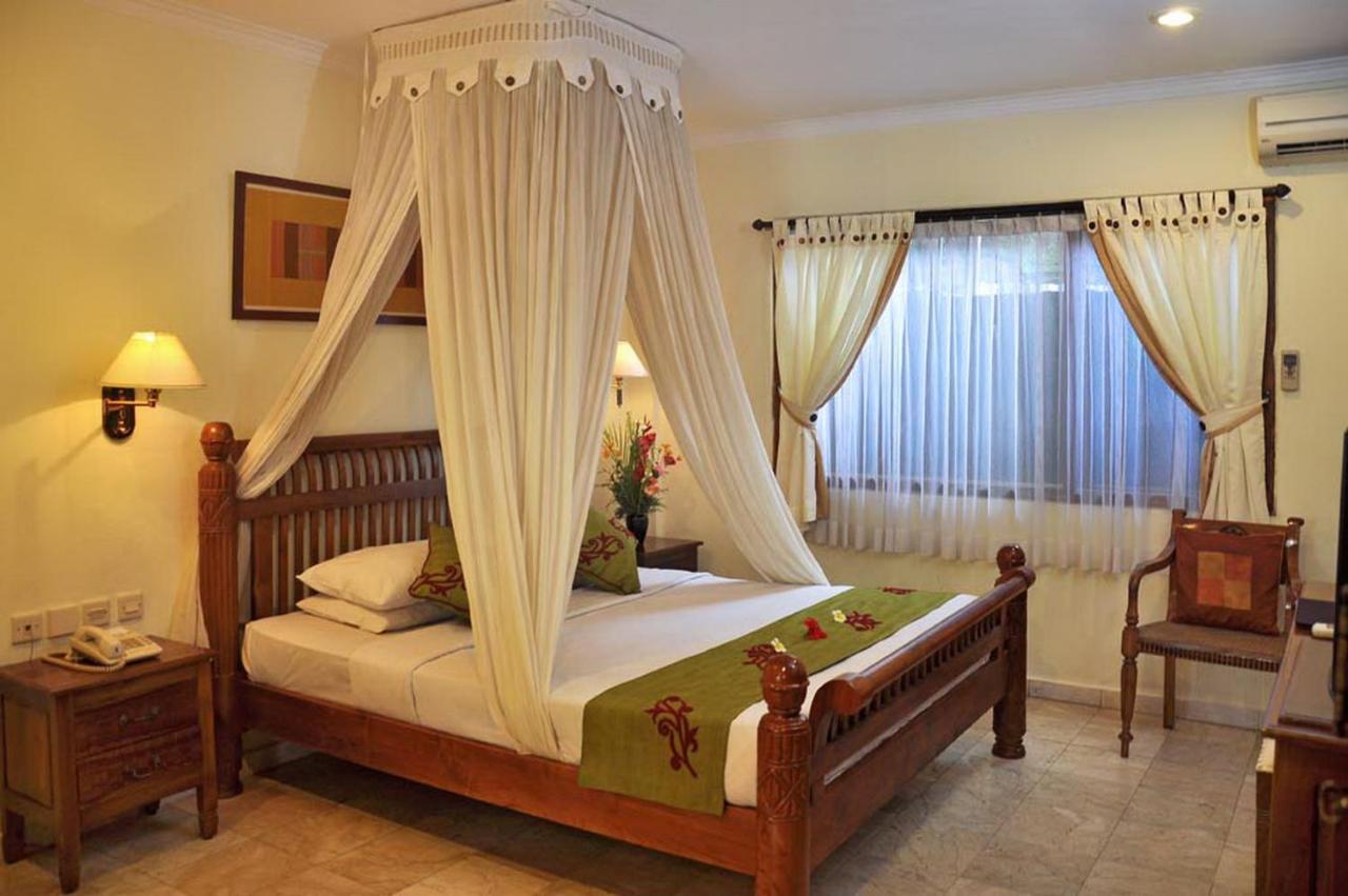 Puri Dewa Bharata Hotel & Villas Legian Exterior foto