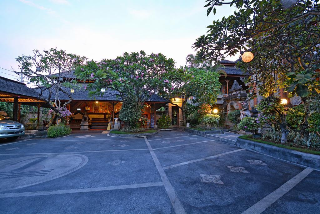Puri Dewa Bharata Hotel & Villas Legian Exterior foto