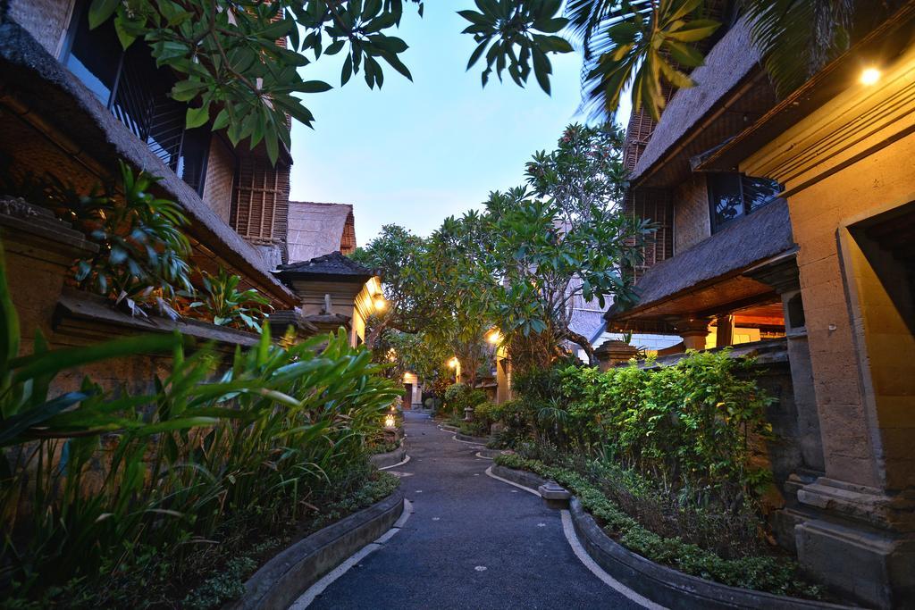 Puri Dewa Bharata Hotel & Villas Legian Exterior foto