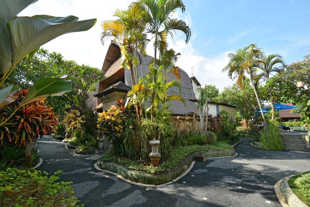 Puri Dewa Bharata Hotel & Villas Legian Exterior foto