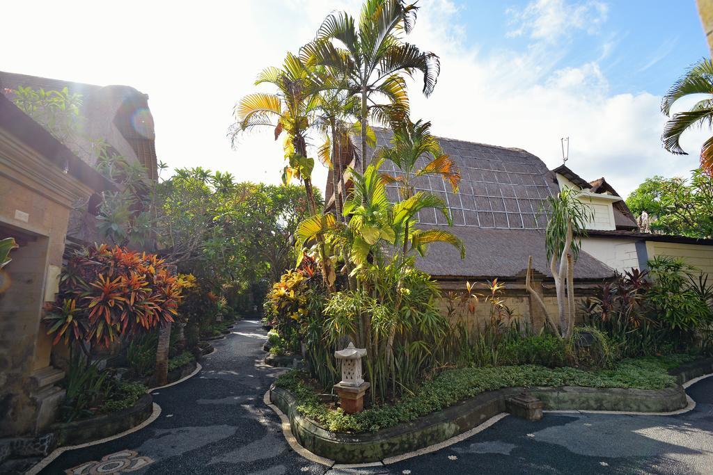 Puri Dewa Bharata Hotel & Villas Legian Exterior foto