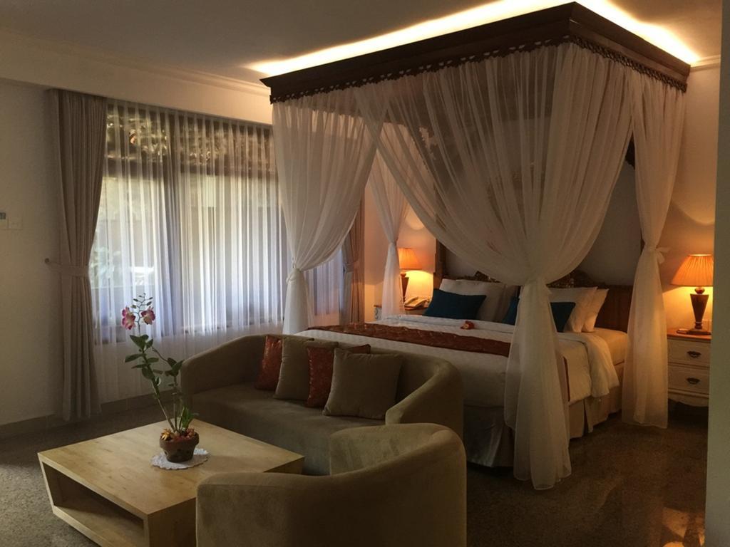 Puri Dewa Bharata Hotel & Villas Legian Exterior foto
