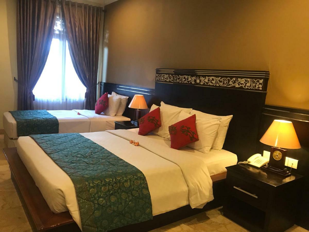 Puri Dewa Bharata Hotel & Villas Legian Exterior foto